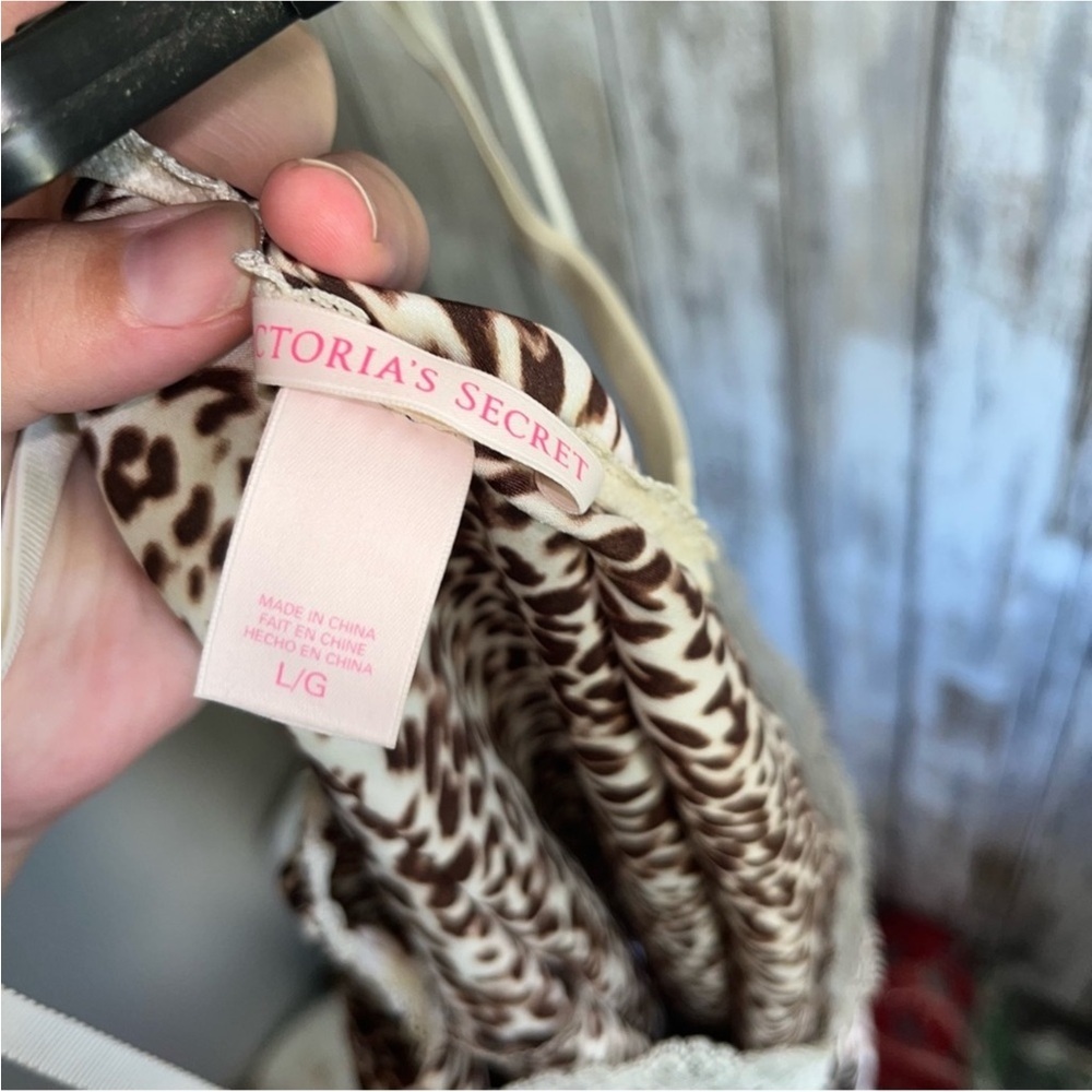 Victoria’s Secret Satin Leopard Night Slip - Picture 6 of 6